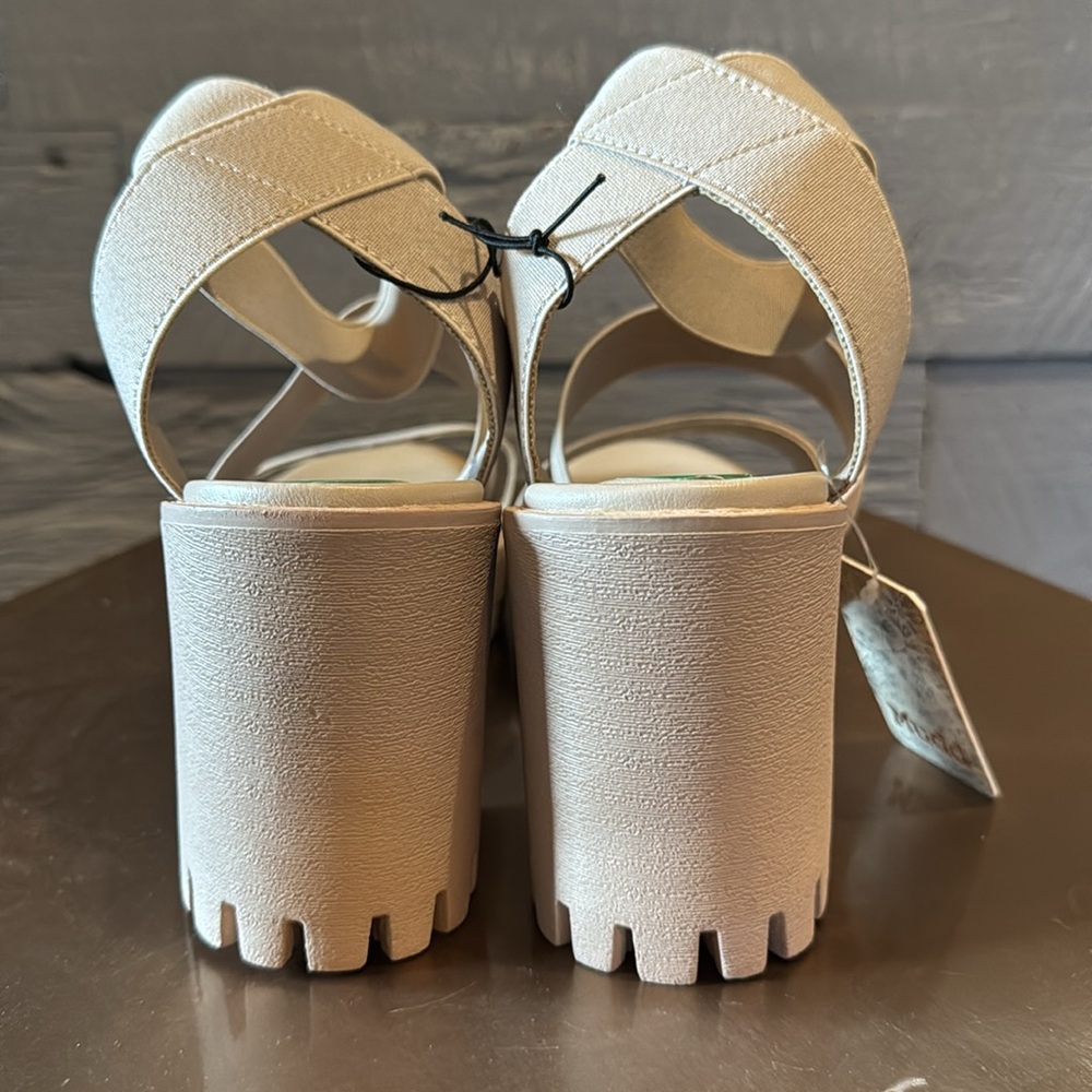 Mudd Cream Platform Sandals with Chunky Sole - Picture 4 of 8